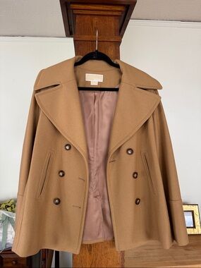Michael Kora Classic Double-Breasted Wool-Blend Cape Coat in Camel